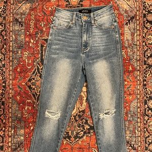 NWOT Akira High-Rise Skinny Leg Jeans